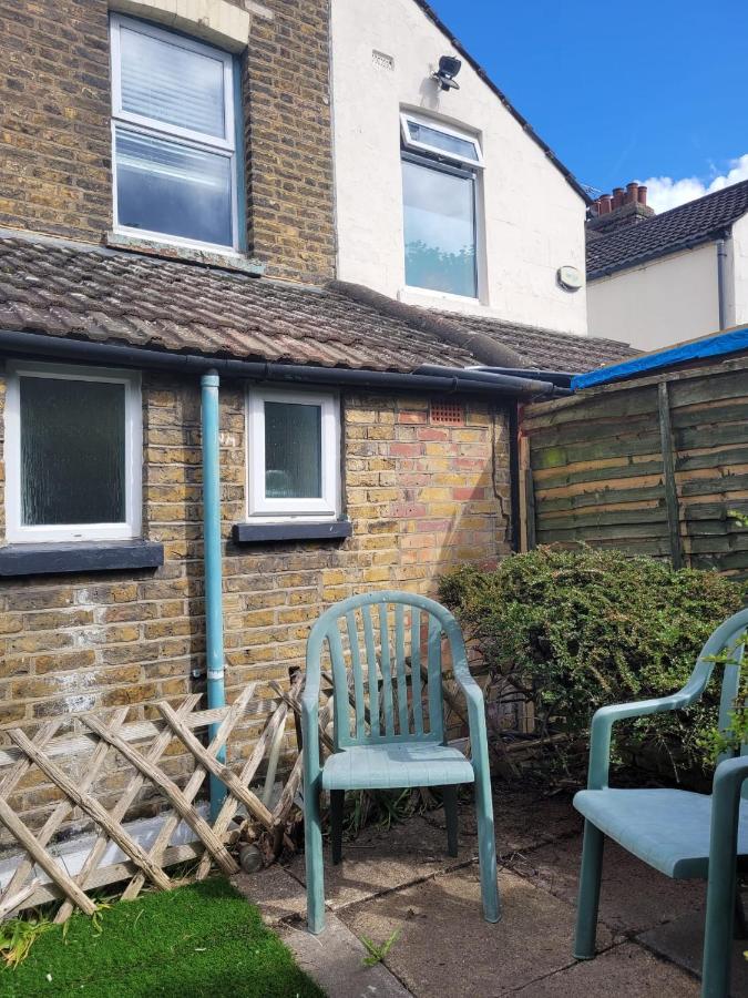 Villa Garfield Road Gillingham  Exterior foto